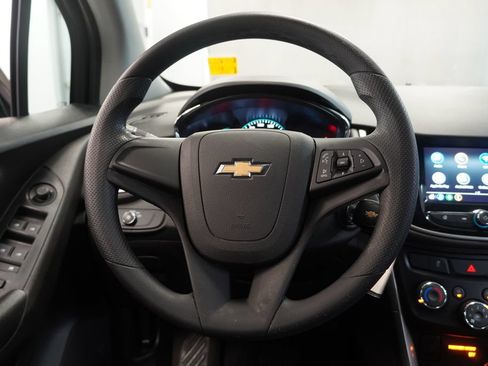 Used 2020 Chevrolet Trax LS FWD image 15