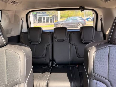 Used 2025 INFINITI QX80 Sensory AWD/4WD image 10