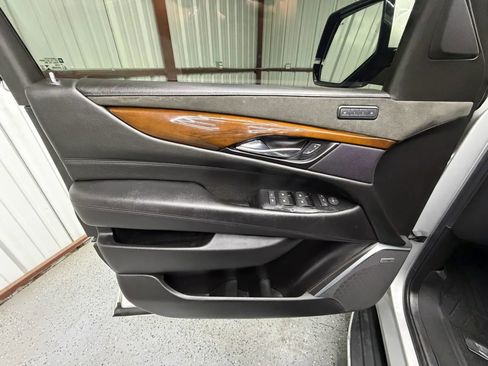 Used 2020 Cadillac Escalade Luxury AWD/4WD image 7