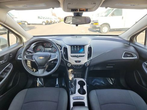 Used 2017 Chevrolet Cruze LS image 33