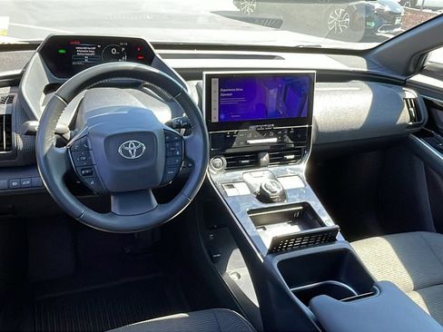 Certified 2022 Toyota Venza LE AWD/4WD image 14