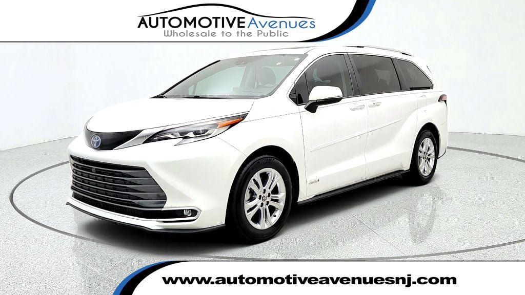 Used 2021 Toyota Sienna Platinum AWD/4WD image 1