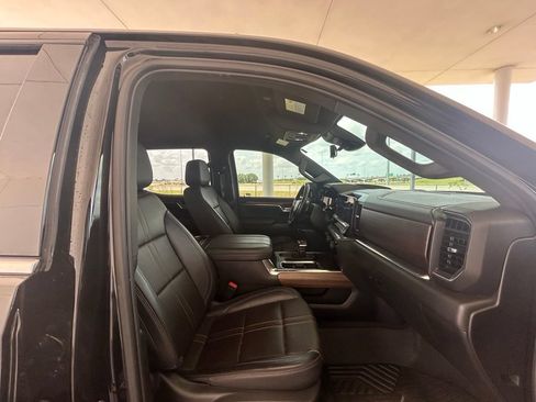 Used 2023 Chevrolet Silverado 1500 High Country w/ Technology Package AWD/4WD image 16