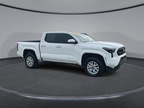 Used 2025 Toyota Tacoma SR5 RWD image 2
