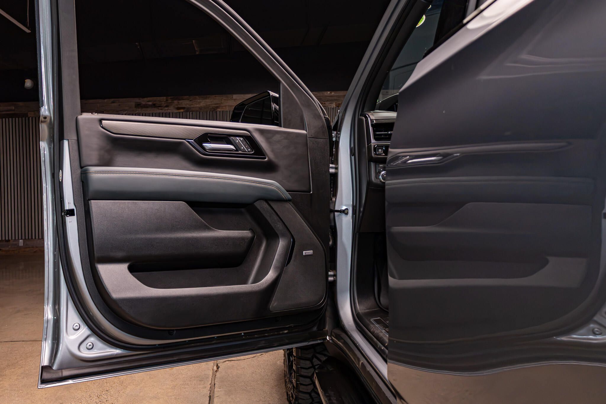 Used 2026 GMC Yukon AT4 w/ LPO, Floor Liner Package AWD/4WD image 39