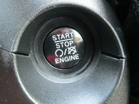 Used 2017 Jeep Compass Latitude w/ Popular Equipment Group FWD image 21