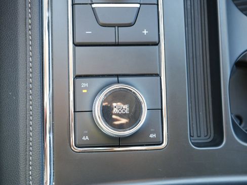 Certified 2024 Ford Expedition XLT image 34