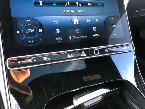 New 2025 Mercedes-Benz C 300 4MATIC Sedan image 31