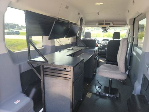 Used 2019 Ford Transit 150 XLT RWD image 8