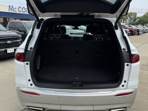 Used 2024 Buick Enclave Premium image 8