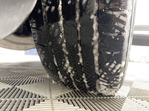 Used 2021 Ford Explorer XLT w/ Equipment Group 202A image 13