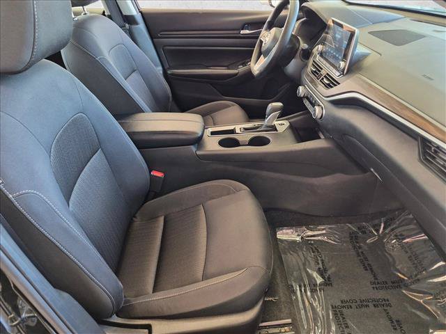 Used 2025 Nissan Altima 2.5 SV FWD image 27