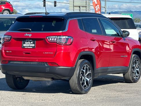 Used 2025 Jeep Compass Limited AWD/4WD image 4