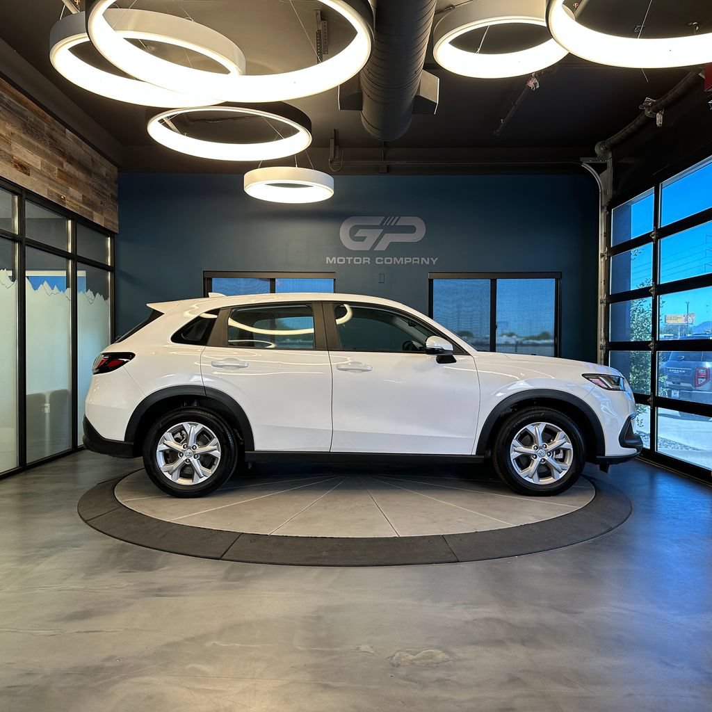 Used 2025 Honda HR-V LX image 2