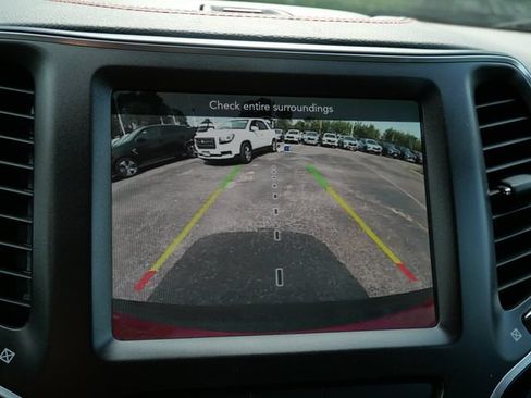 Used 2019 Jeep Cherokee Trailhawk w/ Cold Weather Group AWD/4WD image 27