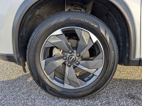 Certified 2024 Nissan Rogue SV image 12