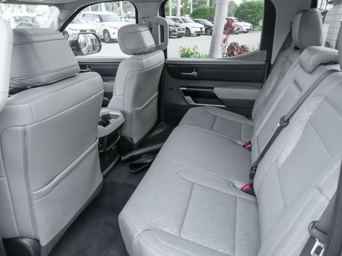 Used 2024 Toyota Tundra Limited image 33