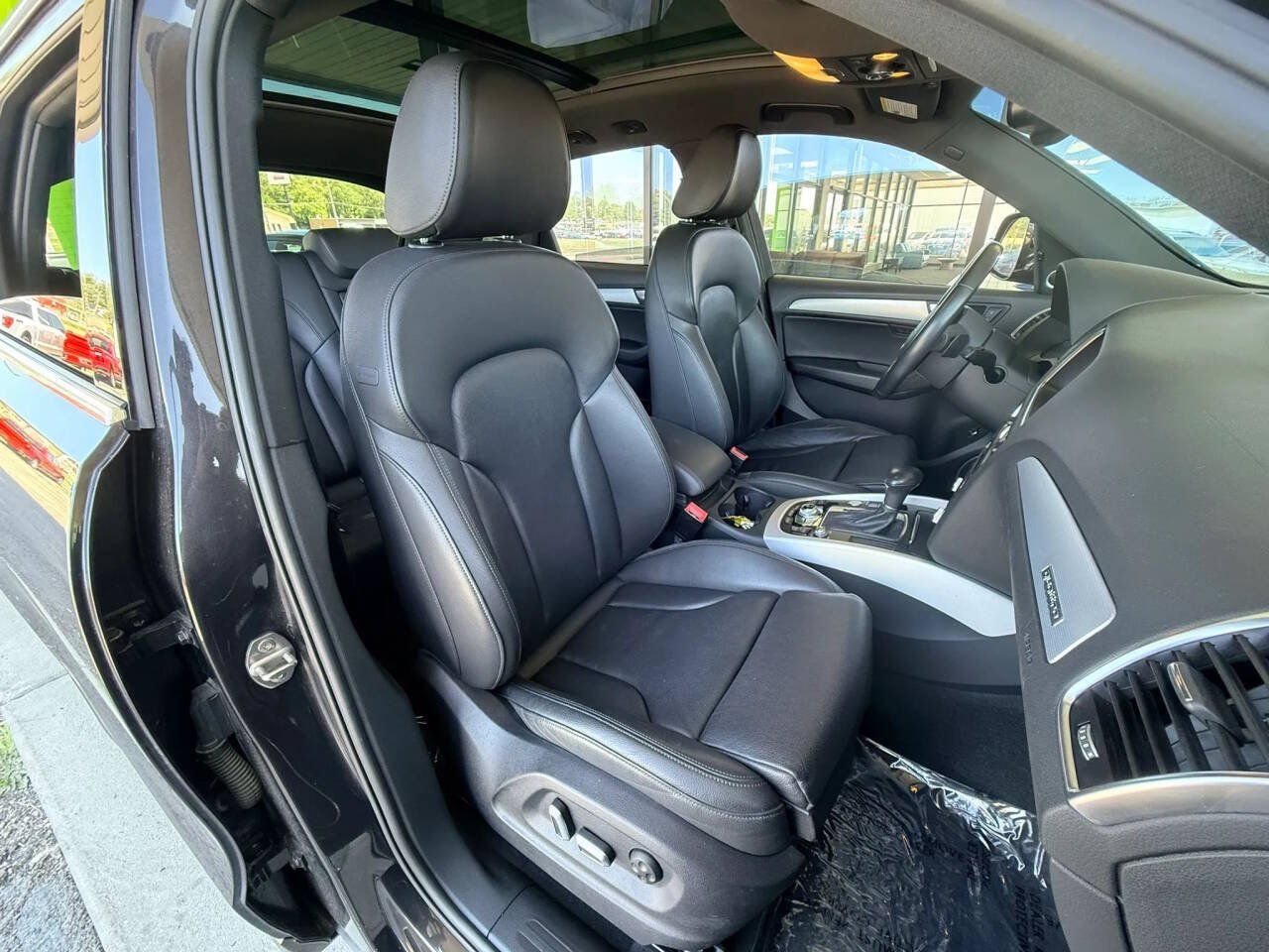 Used 2017 Audi Q5 2.0T Premium Plus w/ Technology Package AWD/4WD image 18