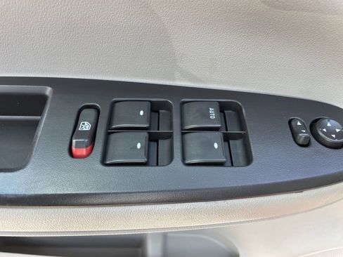 Used 2008 Chevrolet Impala LTZ FWD image 16