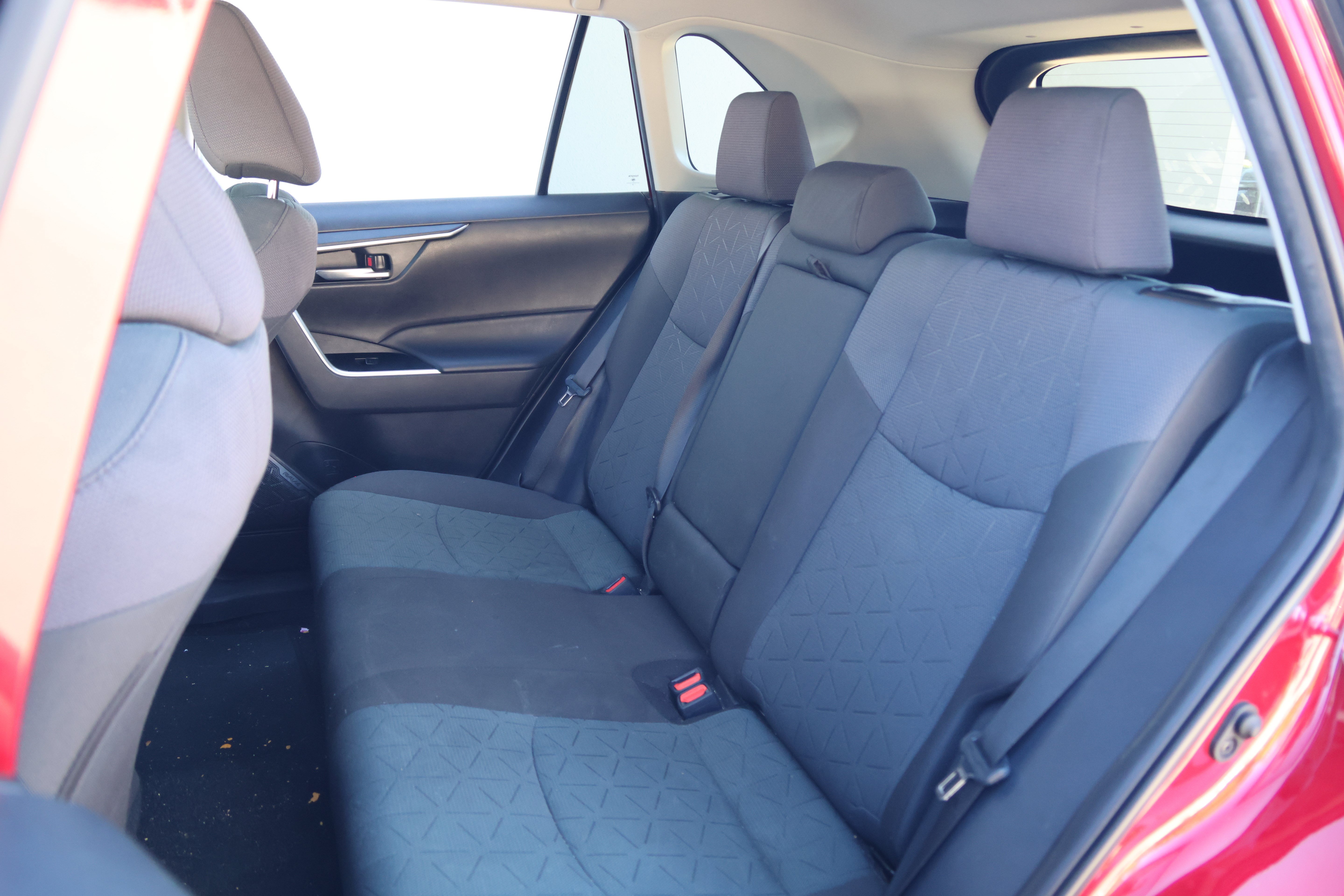 Used 2025 Toyota RAV4 XLE w/ Convenience Package FWD image 31