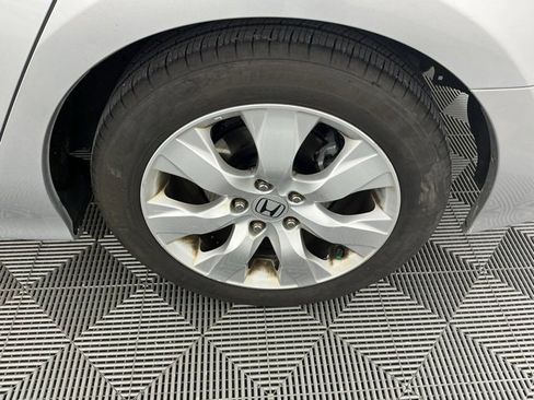 Used 2010 Honda Accord EX-L image 17