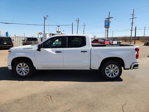 Used 2023 Chevrolet Silverado 1500 Custom image 2
