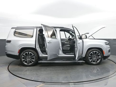 Used 2023 Jeep Grand Wagoneer Series III image 59