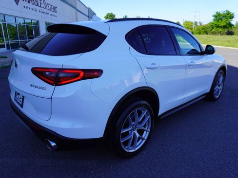 Used 2018 Alfa Romeo Stelvio Sport w/ Quick Order Package 22J Sport AWD/4WD image 7