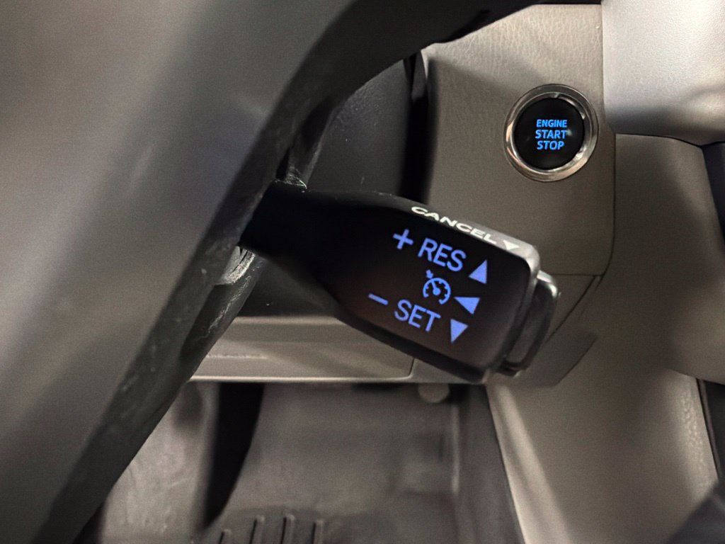 Used 2015 Toyota Highlander Limited AWD/4WD image 19