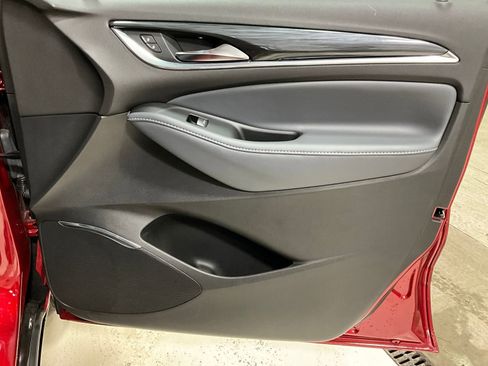 Used 2024 Buick Enclave Essence image 23