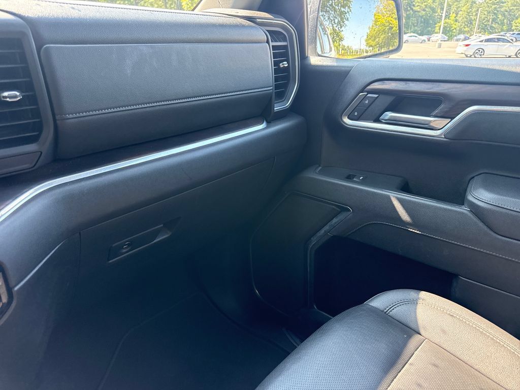 Used 2025 GMC Sierra 1500 SLT RWD image 17