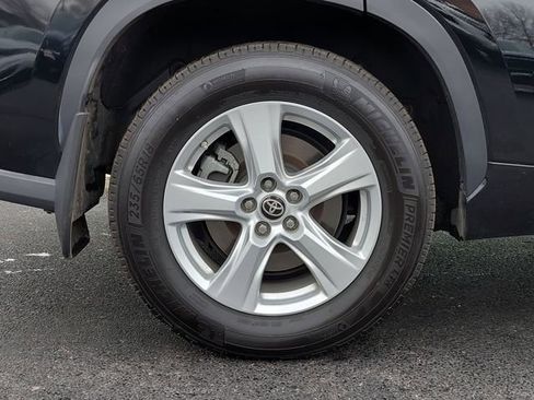 Certified 2024 Toyota Highlander LE image 31