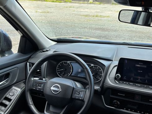 Used 2025 Nissan Rogue SV AWD/4WD image 32