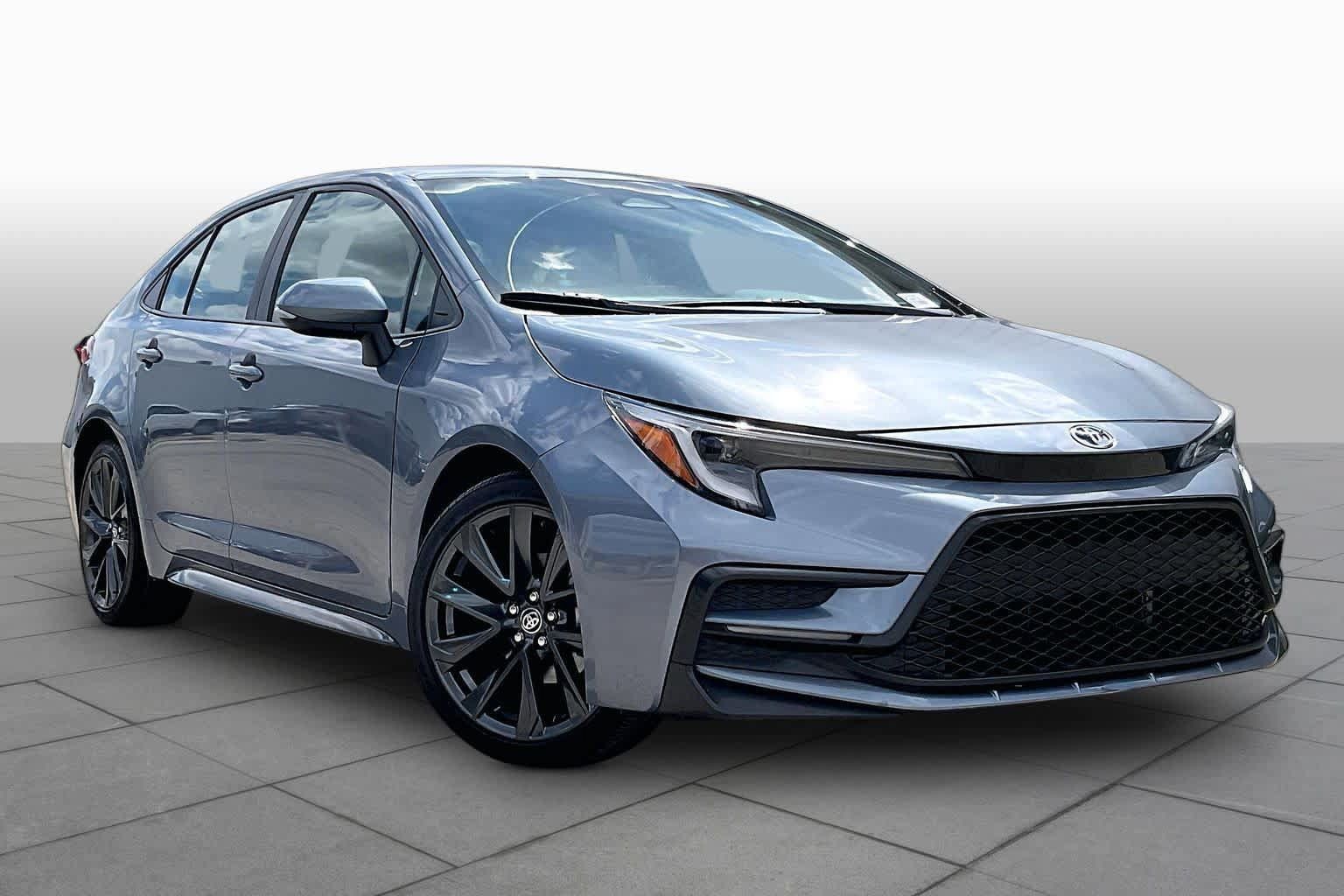 Used 2025 Toyota Corolla SE FWD image 3