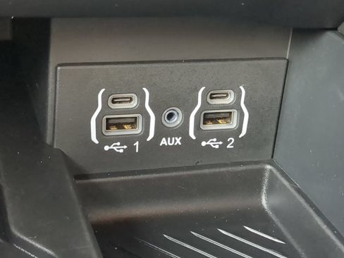 Used 2025 Chrysler Pacifica Limited FWD image 63