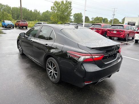 Used 2022 Toyota Camry SE w/ Audio Upgrade Package FWD image 2