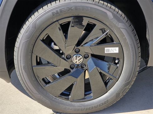 New 2026 Volkswagen Atlas Cross Sport SE image 9