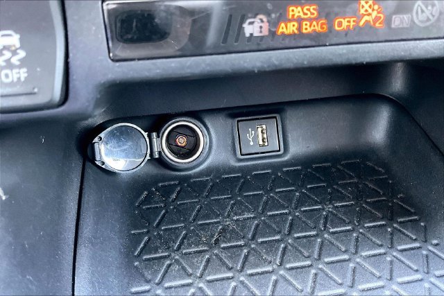 Used 2024 Toyota RAV4 XLE FWD image 34