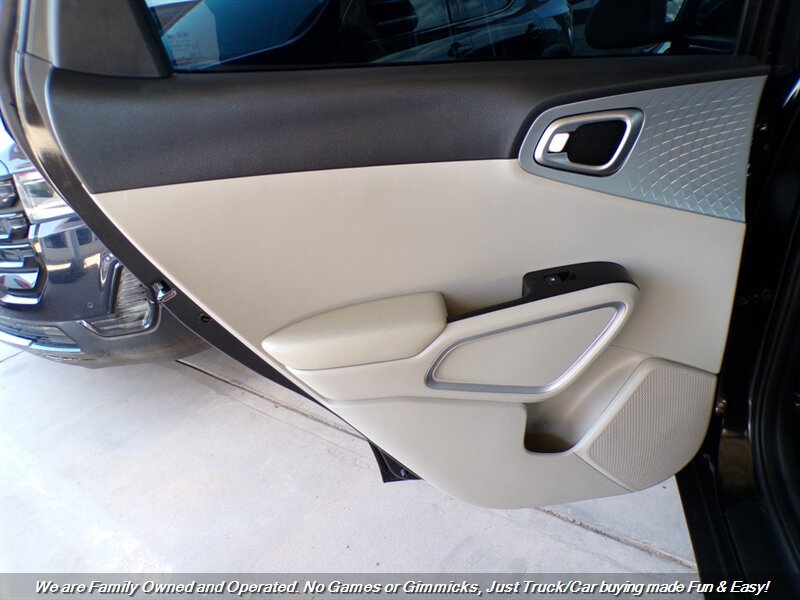 Used 2020 Kia Soul LX FWD image 18
