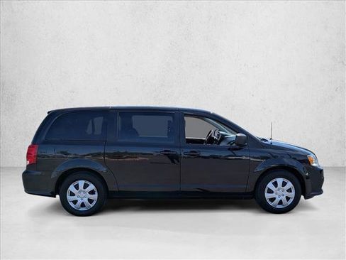 Used 2018 Dodge Grand Caravan SE w/ UConnect Hands-Free Group FWD image 4