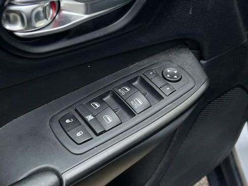 Used 2020 Jeep Cherokee Trailhawk w/ Cold Weather Group image 17