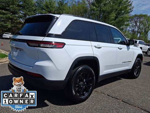 Used 2025 Jeep Grand Cherokee Altitude AWD/4WD image 6