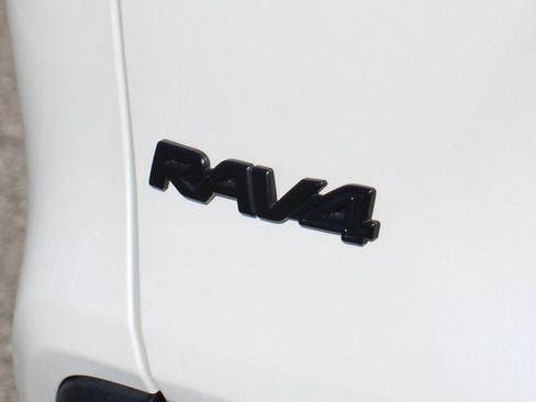 Used 2023 Toyota RAV4 XLE Premium image 45