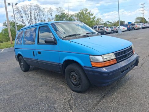 Used 1995 Dodge Caravan FWD image 3