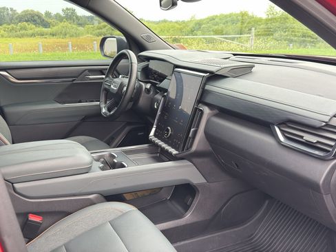 Used 2025 GMC Acadia AT4 AWD/4WD image 28