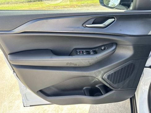 New 2025 Jeep Grand Cherokee Altitude image 36