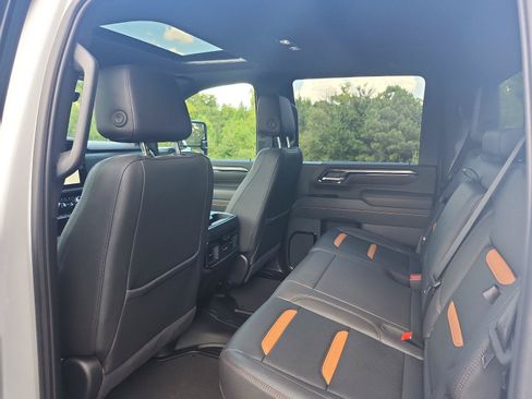 Used 2025 GMC Sierra 2500 AT4 w/ AT4 Premium Plus Package AWD/4WD image 13