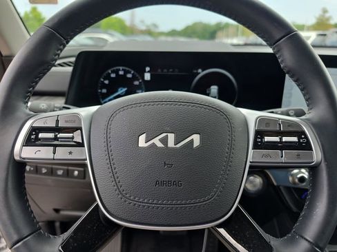 Certified 2025 Kia Telluride SX w/ SX Captain's Chair Package FWD image 21