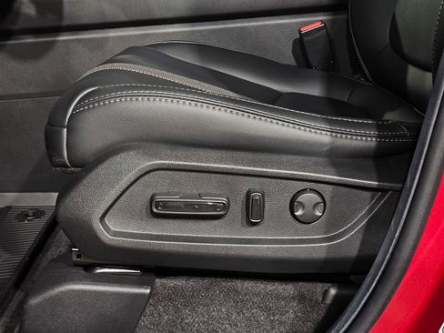 Used 2025 Honda Pilot Touring image 23