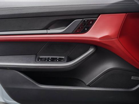 Used 2021 Porsche Taycan 4S w/ Premium Package image 34